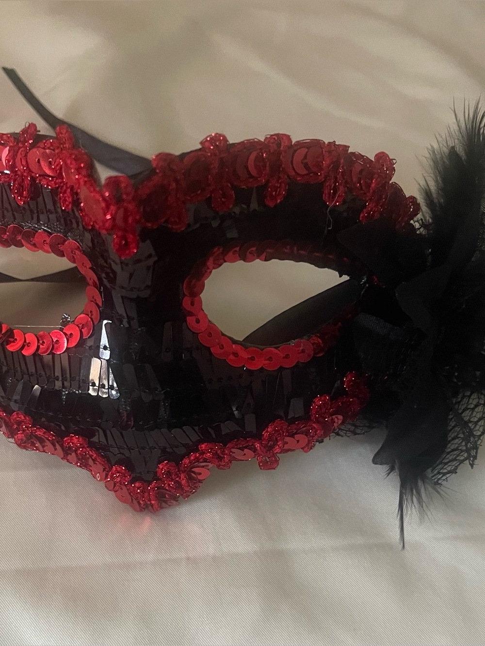 Sequins Masquerade Mask w/FloralDetails